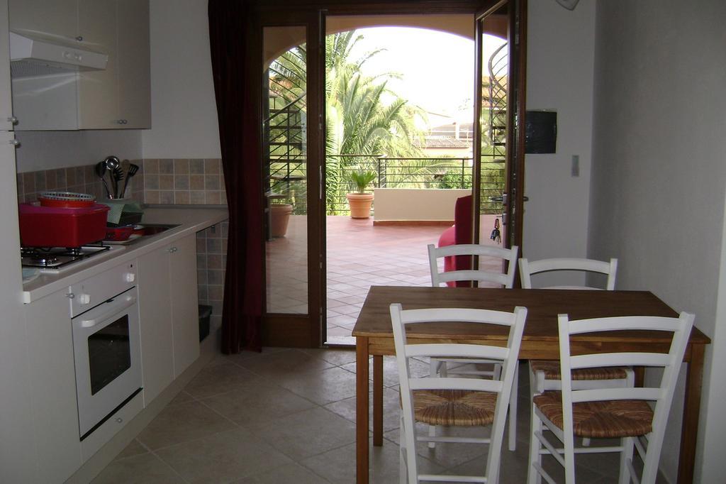 Apartamento Casa Di Livia SantʼAnna Arresi Exterior foto